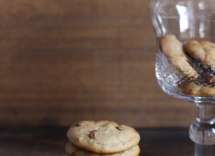 Dattel gesüßte Mandelmus und Teff Chocolate Chip Cookies