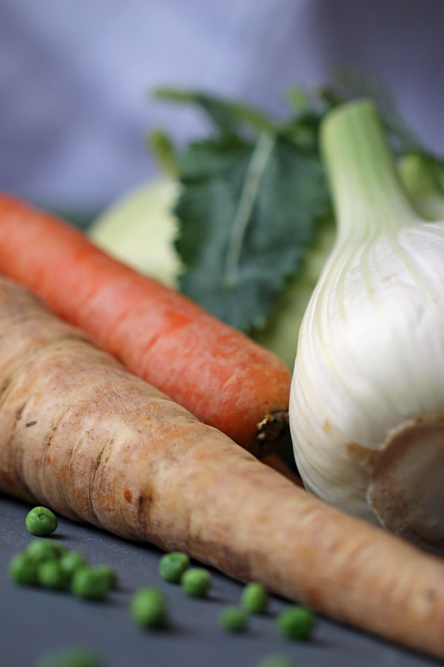Das beste gesunde Lasagnerezept (optional Low Carb und vegetarisch), mit Gemüse, Quinoa und Linsen, Frischkäse statt Hollandaise und variablen Schichtmöglichkeiten. Ausprobieren! Carrots for Claire
