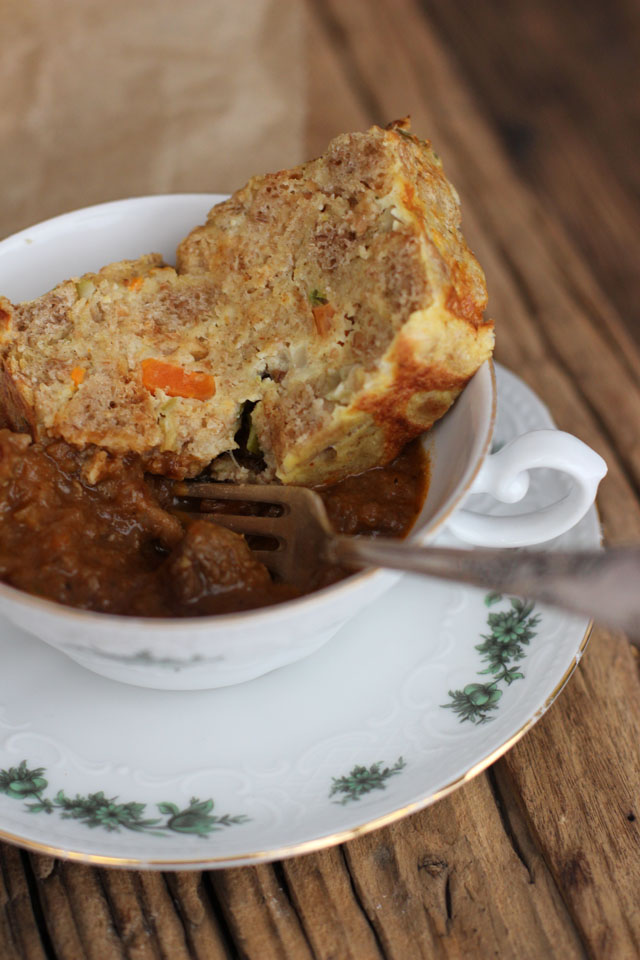 Lieblings- gesunde Semmelknödel zum besten Gulasch weit und breit (und warum Ghee)