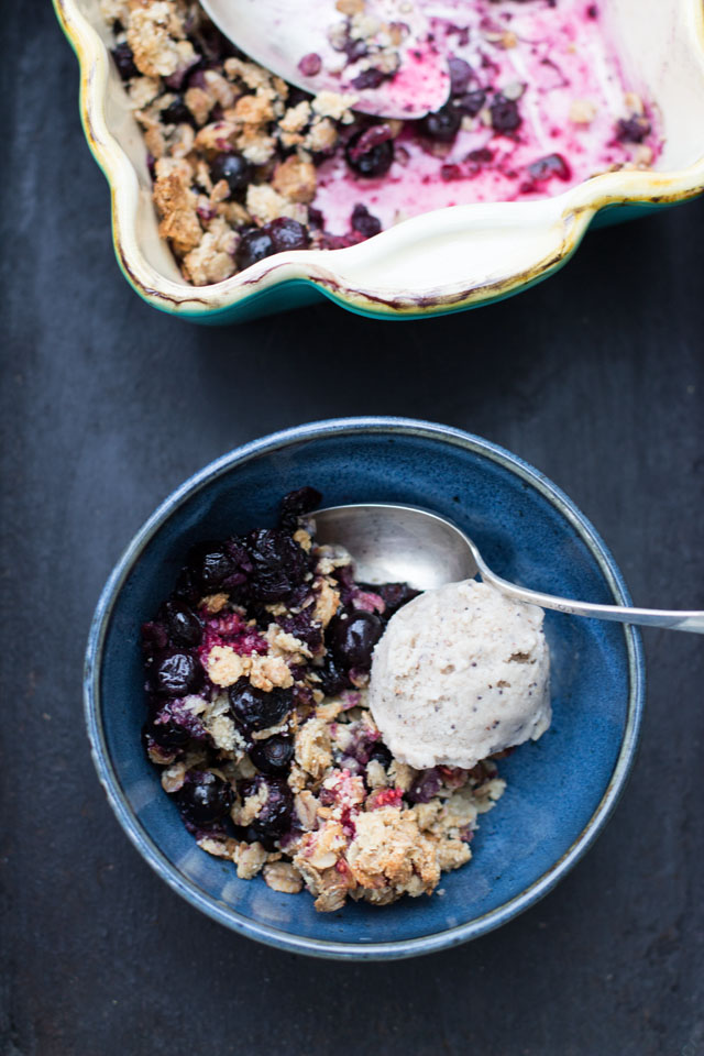 Beeren Crumble oder der schnellste und gesündeste Streuselkuchen