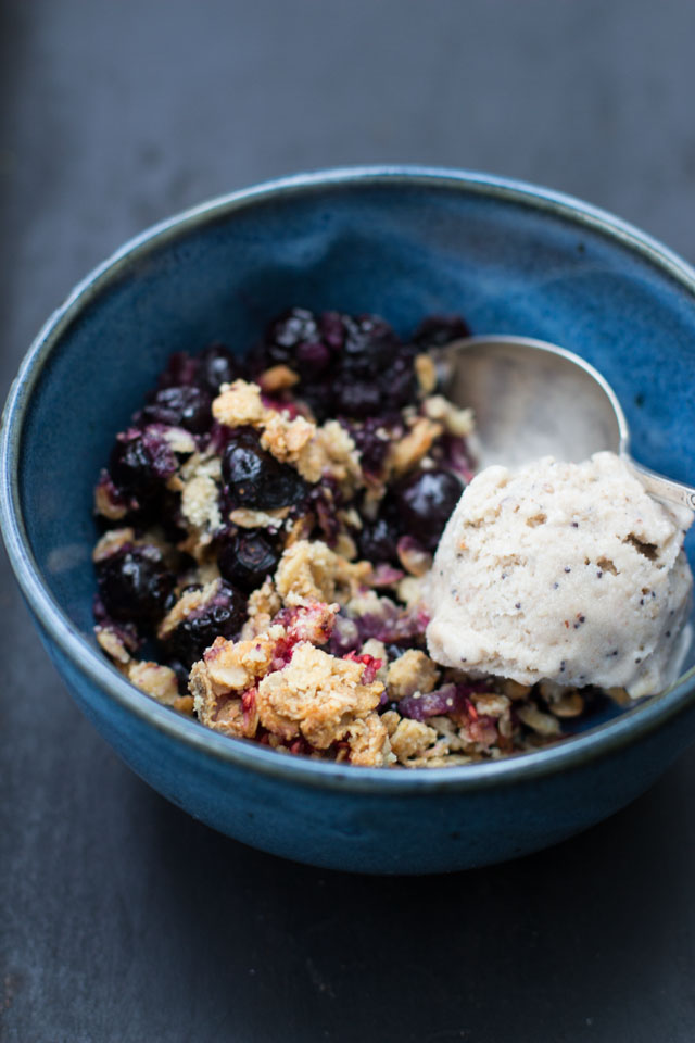 Beeren Crumble oder der schnellste und gesündeste Streuselkuchen