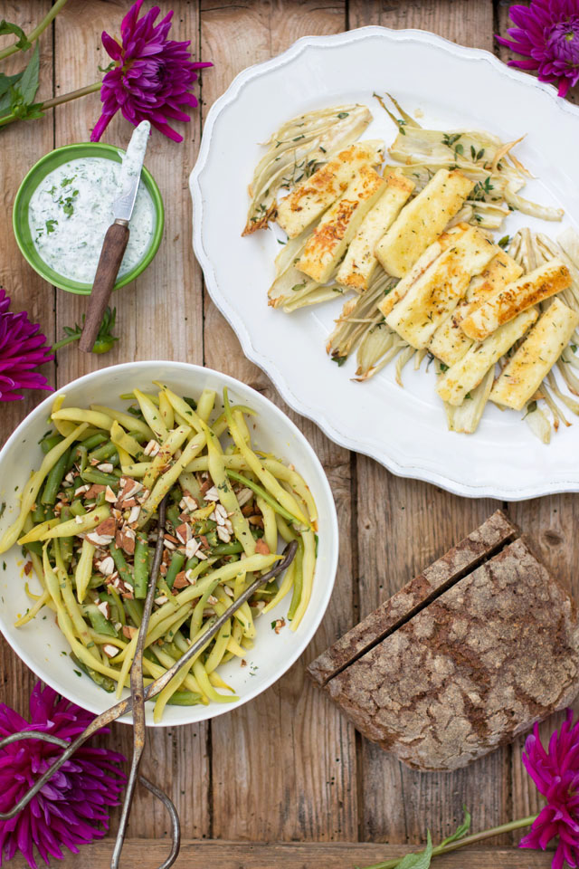 Carrots for Claire: Ein letzter Sommertisch mit Bohnensalat, süß gebackenem Fenchel und Dipp