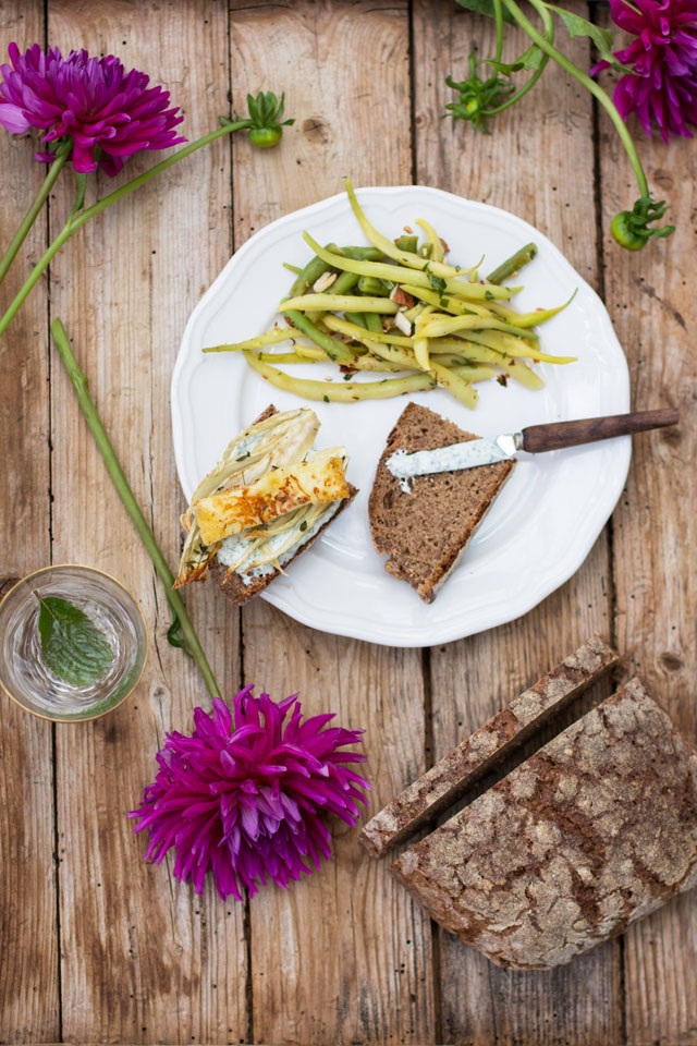 Carrots for Claire: Ein letzter Sommertisch mit Bohnensalat, süß gebackenem Fenchel udn Dip