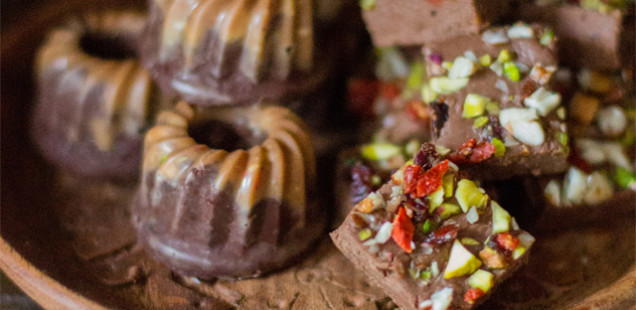 Schokolade selbstgemacht in zwei Varinaten - vegan, zuckerfrei und gesund