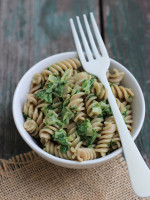 Leichtere Spinatcremesoße zu Pasta (vegan) und warum Mandelmilch statt Sahne (incl. Mandelmilchrezept)
