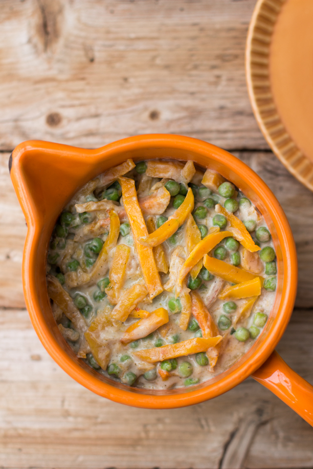 Erbsen und „Kürbischen“ (statt Möhrchen) in leichter Creme-Soße (vegan) - Carrots for Claire