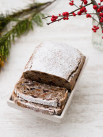 Saftiger Quarkstollen mit Dinkel, Teff und Goji