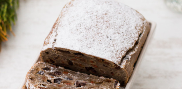 Saftiger Quarkstollen mit Dinkel, Teff und Goji