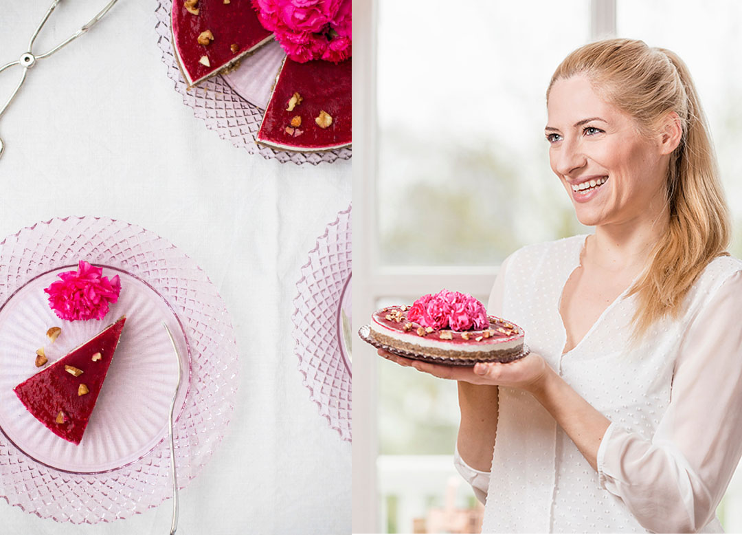 Geeiste Torte mit Beerenmus