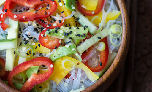 Nudel mit Asia-Style-Erdmandelsoße (vegan und besonders gut)