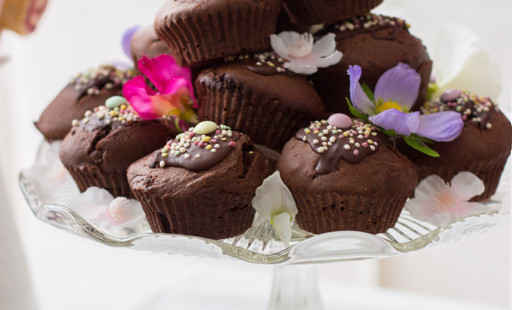 Extra schokoladige, gesunde Schokomuffins zu Claires 4. Geburtstag (wahlweise vegan)