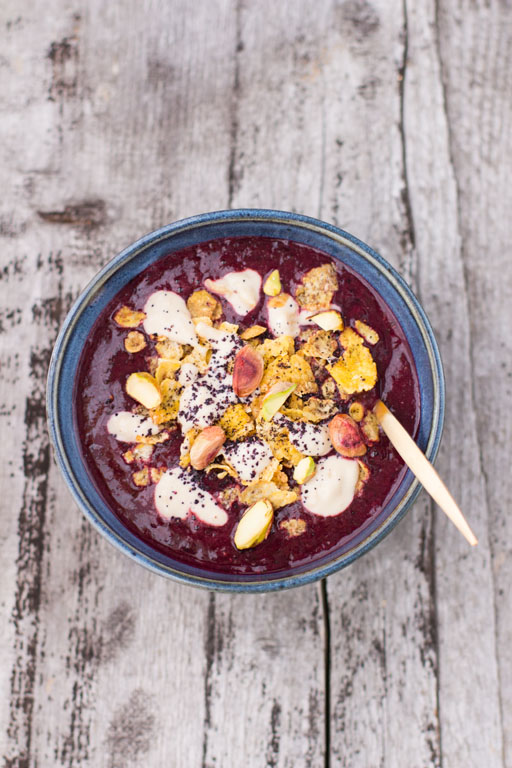 Heimlich grüne Smoothie Bowl mit Crunch