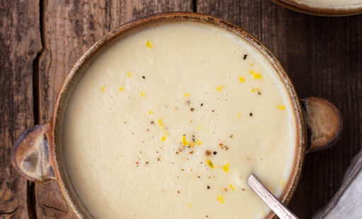 Vorkochen: Einfache, köstliche vegane Spargelcreme-Suppe für die Zeit nach der Spargel-Saison